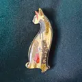 Broche silhouette de chat artistique avec paillettes dorées et accents rouges - Chat artistique doré (LX-Chat)