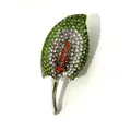 Elégante broche en forme d'arum argentée ornée de strass verts et oranges étincelants - Calla Lily en strass multicolore (LX-Feuille de Ginkgo)