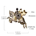 Broche chevalier vintage dorée sur cheval avec strass et gemme noire pour hommes - Chevalier