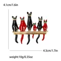 Broche chat stylisée avec dimensions : 4.3x4.1cm et détails de poids de 10g. - Chat