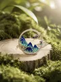 Gedetailleerde opname van luxe speld in Chinese stijl met bergen van blauw emaille - Duizend Li van Rivieren en Bergen Broche