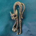 Broche chat élégante de style vintage avec strass ambrés et un grand cristal - Chat orange