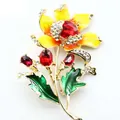 Broche fleur en émail jaune élégante avec cristaux rouges et strass pour vêtements - Fleur