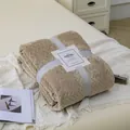 Manta de franela caqui suave con diseño de espiga de trigo y cinta de regalo elegante - 120x200cm Blanket Only / Caqui