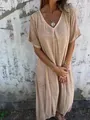 Détail d'une robe longue bohème décontractée en coton et lin avec col en V coloris beige - S / Robes / Abricot