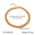 Close-up met lengte 42cm en breedte 1,33cm van deze dikke gouden stalen schakelketting - Ketting (XZ-N40236) / 42cm+5.5cm