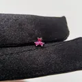 Elegante orecchino a perno in acciaio titanio con tre pietre rosa a forma di trifoglio - Tre Pietre Rosa-Pezzo Singolo (Y166)