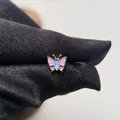 Orecchino a bottone a farfalla in acciaio al titanio con opale rosa - Farfalla Rosa Smaltata-Pezzo Singolo (Y173)