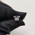 Elegante orecchino a farfalla in argento con pietre di zirconi rosa e trasparenti - Farfalla Rosa Traforata-Perno in Argento (Y174)