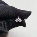Elegante orecchino a perno a forma di corona con pietre di zirconia rosa - Corona di Eros-Pezzo Singolo (Y185)