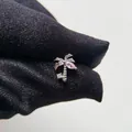 Orecchino a perno palma in argento con cristallo rosa in elegante vista SKU - Albero delle Vacanze-Pezzo Singolo (Y189)