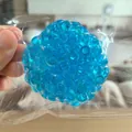 Jouet à presser en perles d'eau bleues dans un sac plastique pour le stress - Balle Bruyante Clair de Lune Bleu
