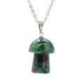 Détail d'un collier avec pendentif champignon en pierre naturelle verte et violette. - Ruby Zoisite