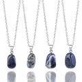Collares con colgante de cristal de sodalita natural irregular con cadena plateada - Sodalita azul