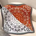 Carré de soie style français avec motif paisley bicolore orange et blanc de luxe - Motif paisley contrasté RY-09