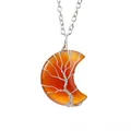 Détail du design de l'arbre de vie en fil métallique sur un pendentif lune orange - Style Agate Rouge Argent