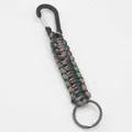Πλεγμένο μπρελόκ paracord με μαύρο καραμπίνερ για εξοπλισμό επιβίωσης σε εξωτερικούς χώρους - Παραλλαγή Δάσους
