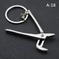 Llavero de alicates en miniatura de metal plateado - Alicates de Bomba de Agua (A-18)