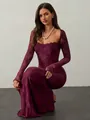 Elegantes burgunderfarbenes Langarm-Spitzen-Maxikleid mit Karree-Ausschnitt und Passform - S / Kleider / Fuchsie