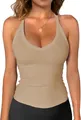 Primo piano di canotta a coste beige con scollo a V e trama a maglia - Taglia S / Top / Bianco avorio