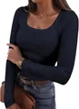 Dettaglio della maglia a coste blu navy a maniche lunghe slim fit da donna - Blu navy