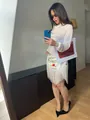 Selfie de espejo de una falda cruzada étnica blanca con bordado floral y detalles de flecos largos. - S / Bottoms / Blanco