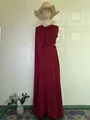 Elegante bordeauxrode mouwloze lange galajurk met luxe gedrapeerd schouderdetail - S / Dresses / Bordeauxrood