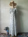 Vista completa di un abito lungo a fiori vintage con maniche a sbuffo e fiocco - Taglia S / Vestiti / Fiori blu
