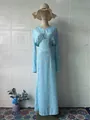 Elegantes hellblaues langärmliges Maxikleid mit Blumenmuster und V-Ausschnitt Ansicht - S / Kleider / Hellblau