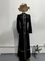 Robe longue noire élégante avec passepoil blanc et décorations de nœuds argentés - S / Robes / Noir