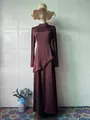 Elegante vestido largo de satén burdeos con manga larga y diseño de cintura asimétrica - S / Vestidos / Café