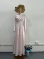 Robe longue élégante en satin à col montant et taille plissée en rose clair - S / Robes / Rose