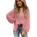 Detailansicht einer rosa Damenbluse mit Schweizer Punkten und weiten Laternenärmeln - S / Oberteile / Rosa
