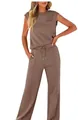 Vista de cuerpo entero de top sin mangas color topo y pantalón de pernera ancha para mujer - Café