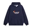 Dettaglio di una felpa con cappuccio blu navy con simpatica toppa a forma di cane ricamata. - Taglia S / Top / Blu scuro