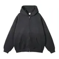 Detail van een zwarte oversized hoodie met ritssluiting, capuchon en voorzakken. - XS / Tops / donkergrijs
