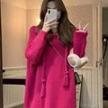 Jersey de punto rosa vibrante de gran tamaño con capucha, cordón y detalles de borlas - S / Tops / Rosa rojo