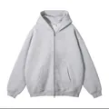 Vooraanzicht van een grijze uniseks oversized hoodie met rits, trekkoord en steekzakken. - XS / Tops / Lichtgrijs