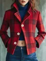 Nahaufnahme eines roten karierten Retro-Blazers mit weißen Knöpfen und Reverskragen - S / Oberteile / Rot