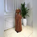 Elegante vestido largo marrón con estampado floral, manga larga y cintura plisada - S / Conjuntos / Chocolate