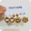 Ohrring-Set mit Perlen, goldenen Knoten und Kristallsteckern auf weißer Karte - Pearl Multi-Loop Wrap Style (A1259) / 5 Paar Set / Gold