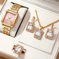 Gros plan détaillé de l'élégante montre carrée dorée et de la parure de bijoux en boîte cadeau - Taille unique / Parure de bijoux montre 5 pièces cadran rose boîtier carré doré (9+)