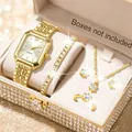 Vue détaillée de la montre carrée dorée de luxe et de l'ensemble de bijoux en cristal - Taille unique / Parure de bijoux montre 5 pièces cadran doré bracelet en maille dorée (8+)