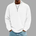 Détail du sweat-shirt blanc en velours côtelé pour hommes avec col montant et zip. - Blanc