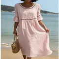 Elegante vestido rosa de media manga con detalles de encaje en la playa - Rosa