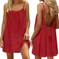 Mini robe rouge dos nu à fines bretelles en tissu froissé pour les vacances à la mer - S / Robes / Rouge