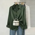Élégant chemisier en satin vert foncé à manches longues pour femme, style de bureau chic. - 1XL / Hauts / Vert Foncé