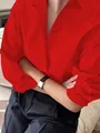 Detailansicht eines minimalistischen hellroten Langarmhemds aus Baumwollpopeline - 3XL / Oberteile / Rot