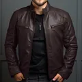Détail du blouson en cuir marron foncé pour homme, coupe ajustée avec col montant - S / Hauts / Marron