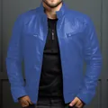Gros plan sur une veste de moto élégante en cuir bleu cintré pour homme en détail - S / Hauts / Bleu saphir
